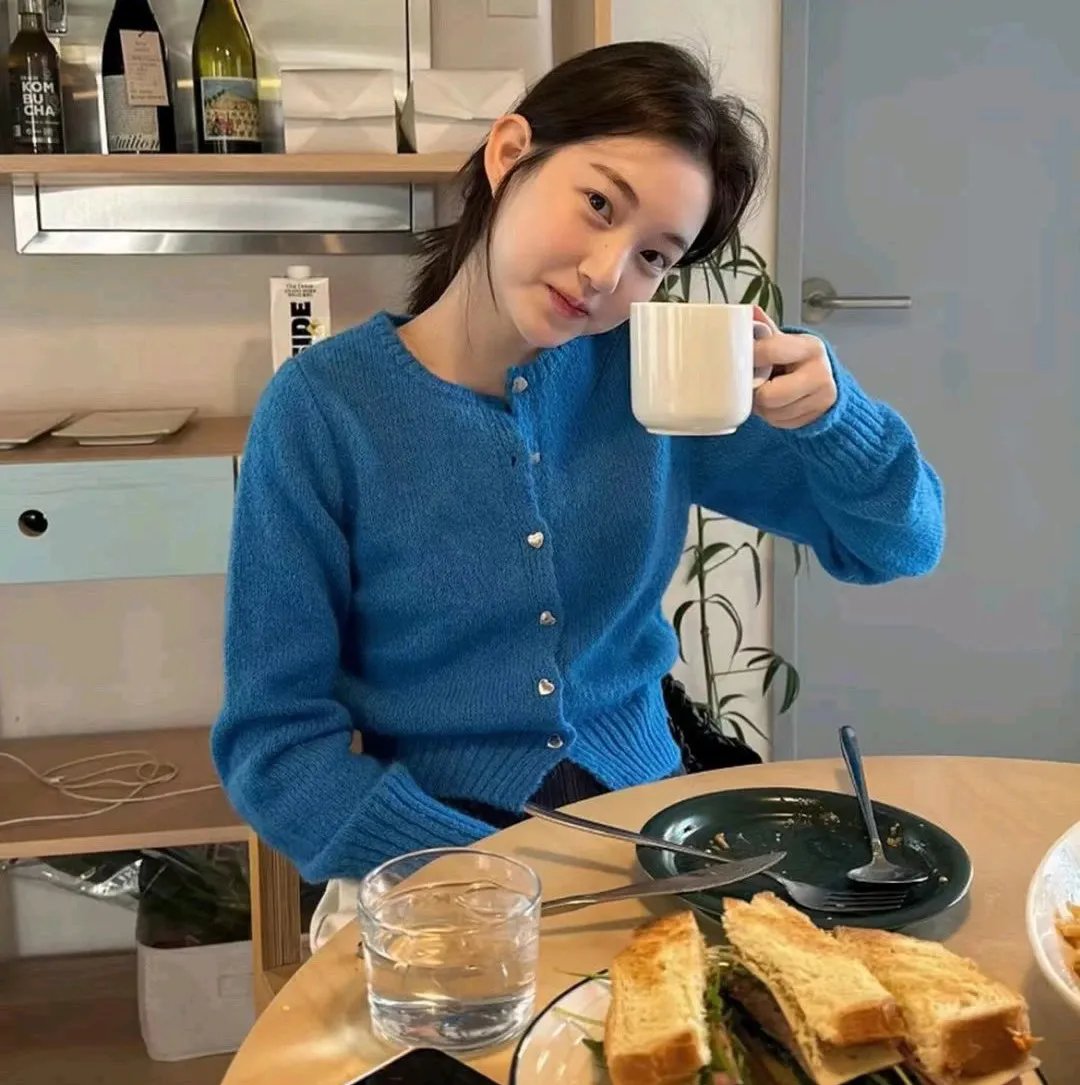 病娇反派又被她撩红了耳朵